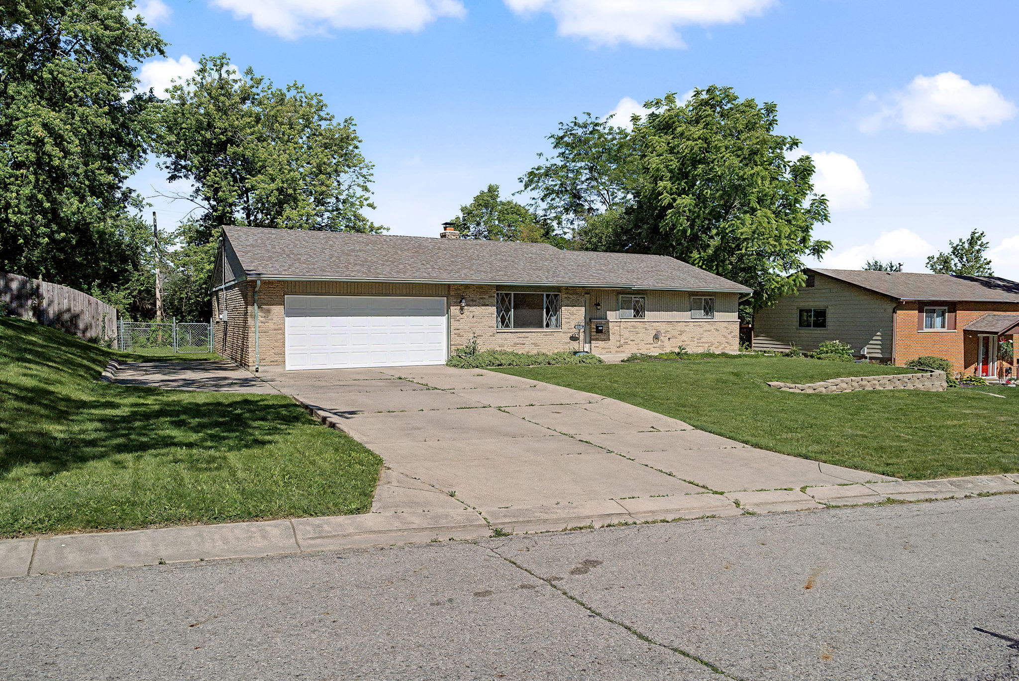 819 Gleneagle Dr – photo 3