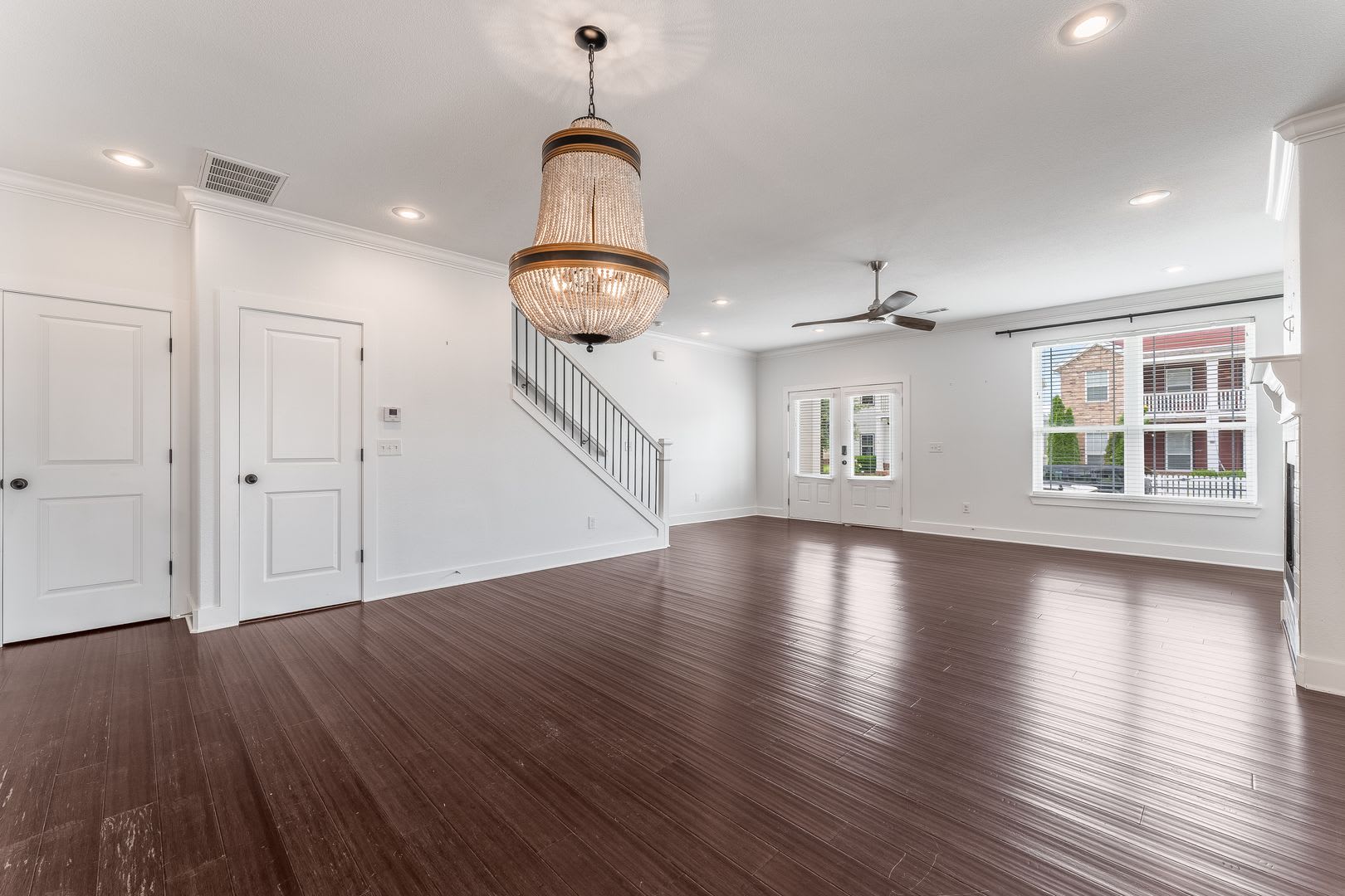 Modern 3-Bedroom Home with Open Layout in Rogers – photo 3