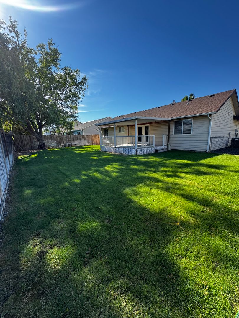 Fully Renovated Home in Crossroad Neighborhood! – photo 4