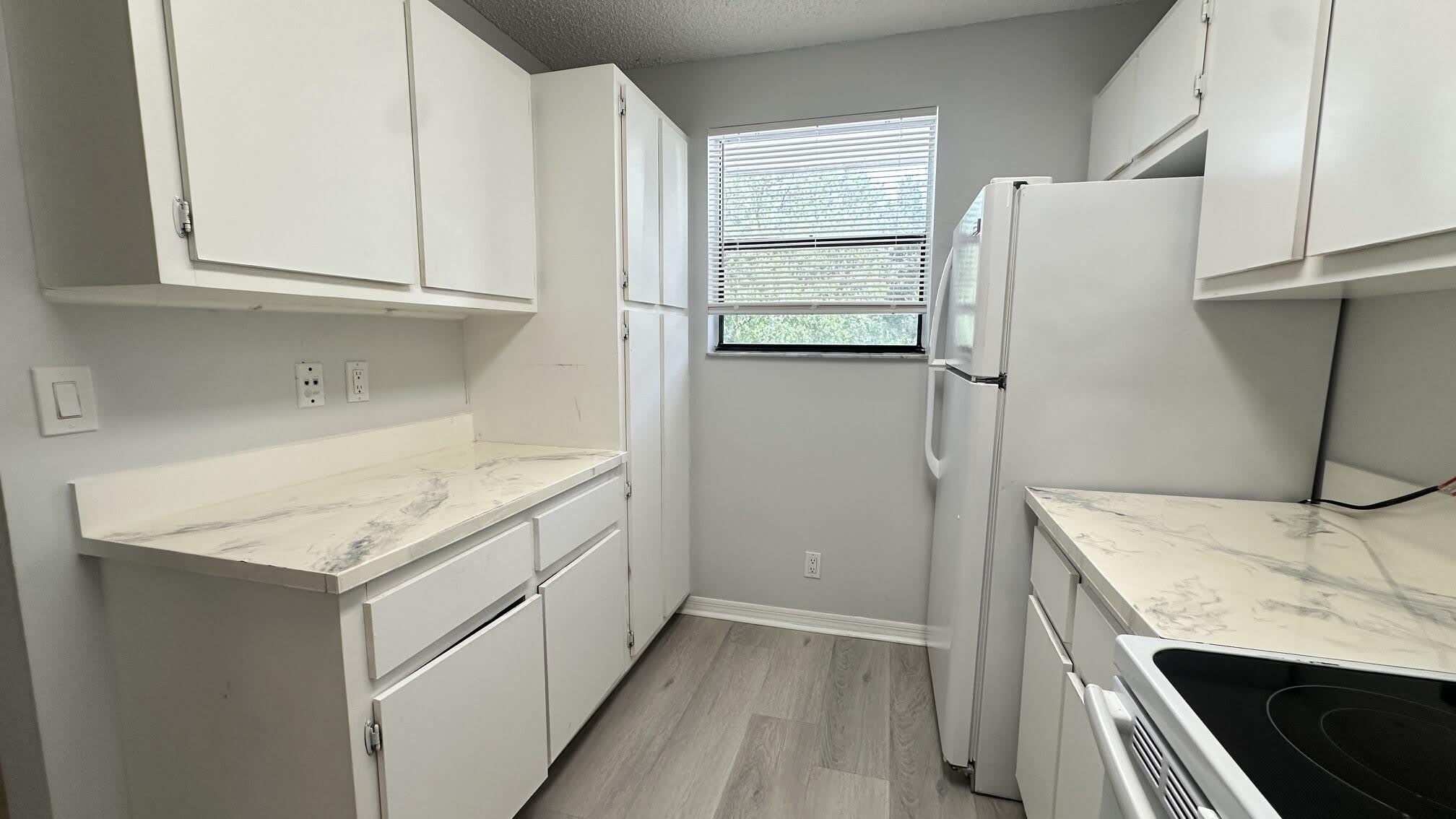 11464 NW 39th Street – photo 3