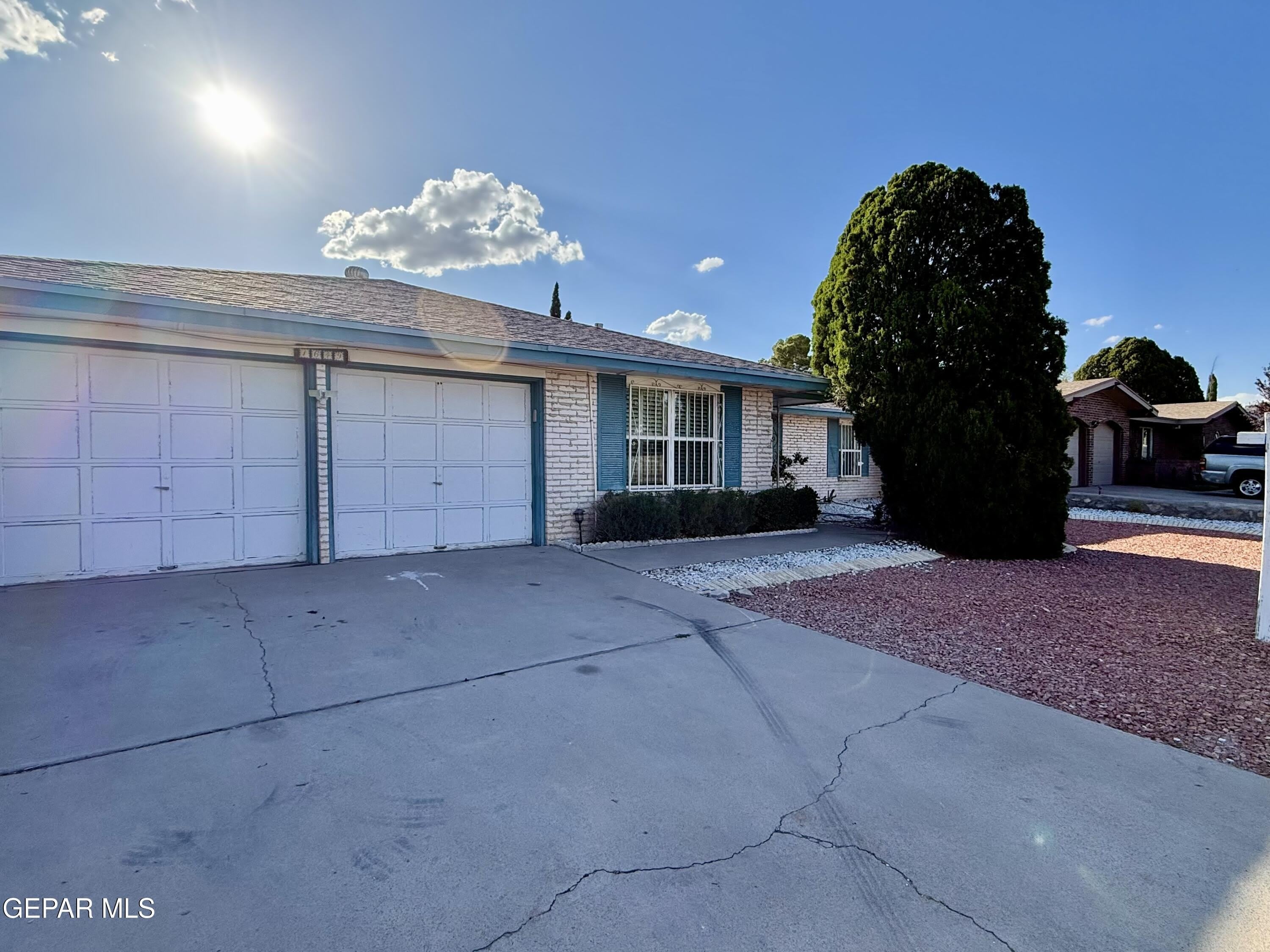 1649 Lomaland Drive – photo 2