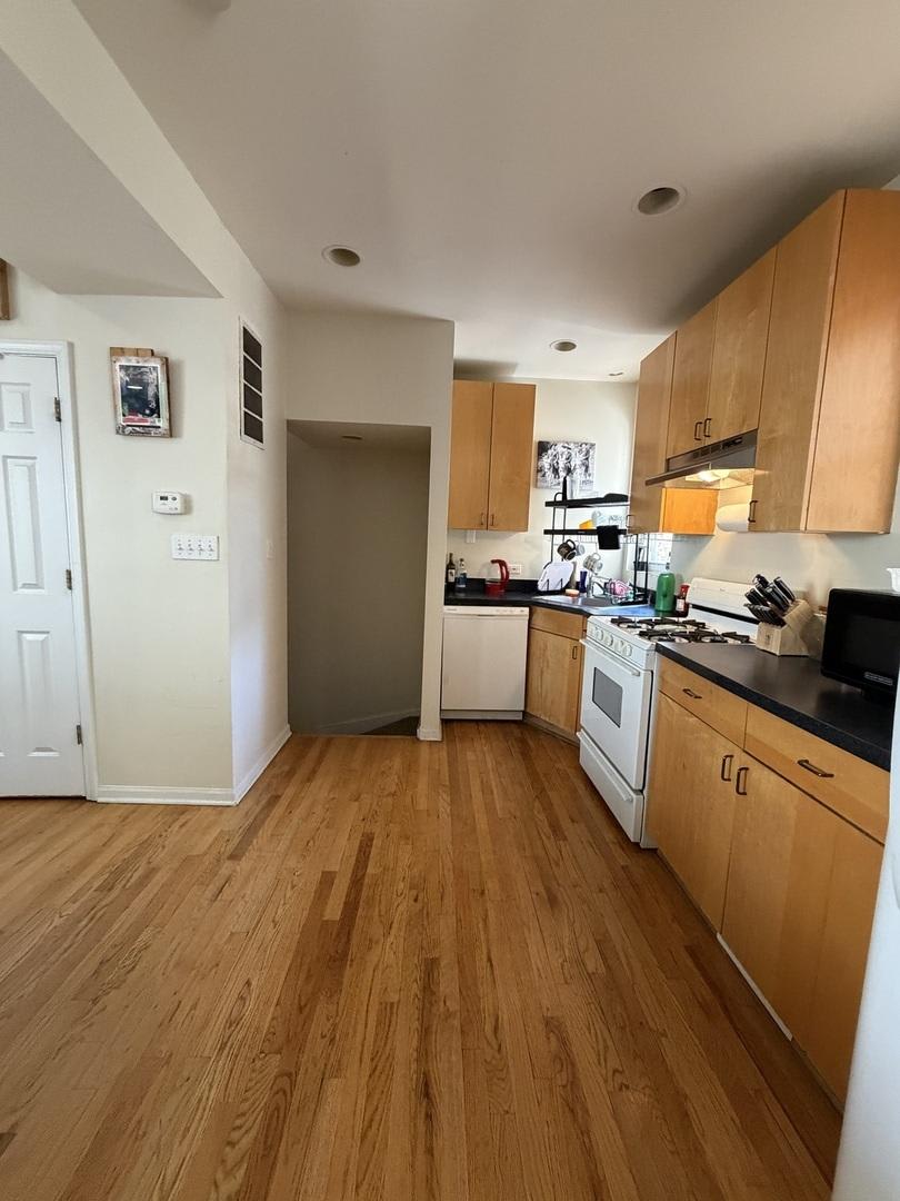 518 North May St. – photo 4