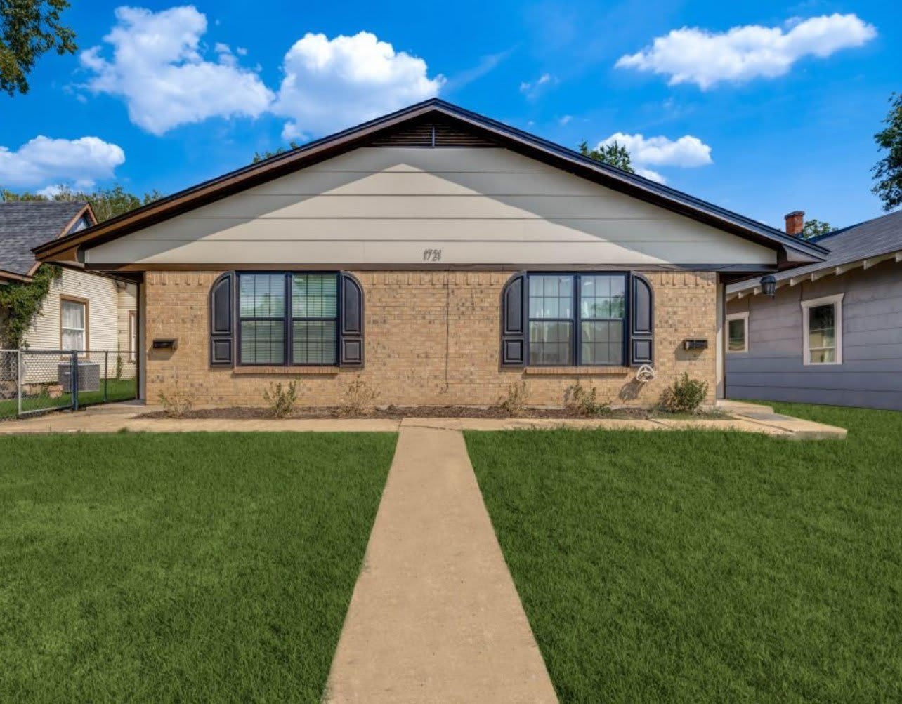 1721 W Walker Street – photo 1