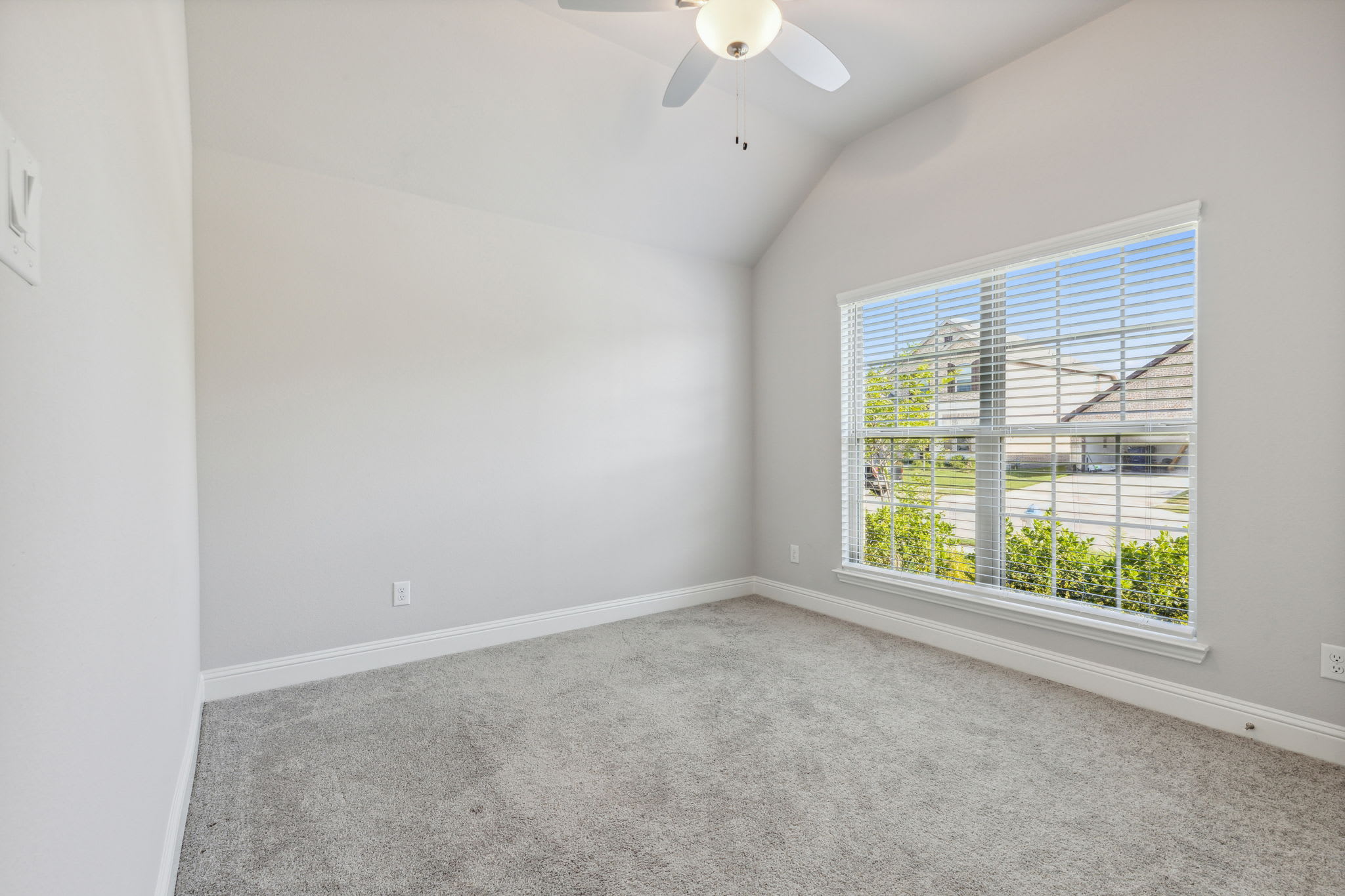 548 Bradley Drive – photo 4