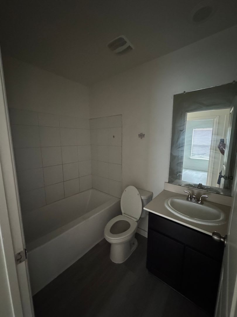 3 Bedroom Living Near Downtown – photo 4