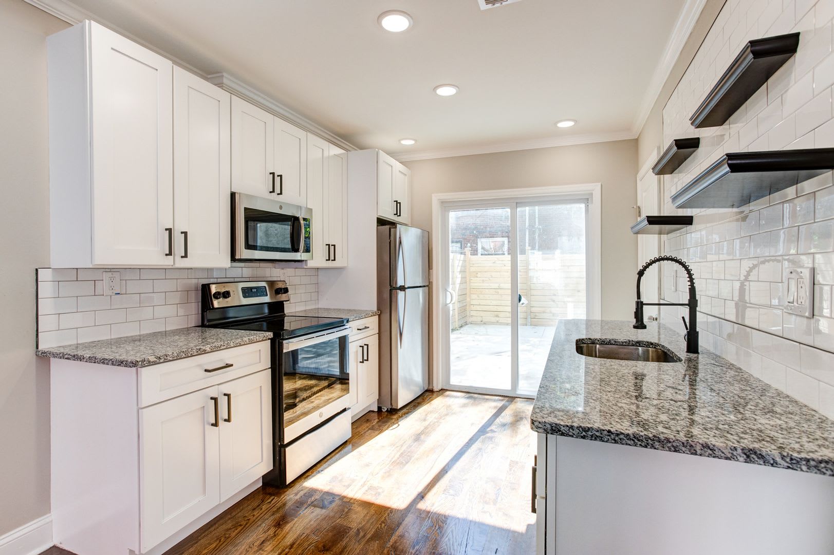 Spacious City Living Awaits At 2914 Westmont Street – photo 2