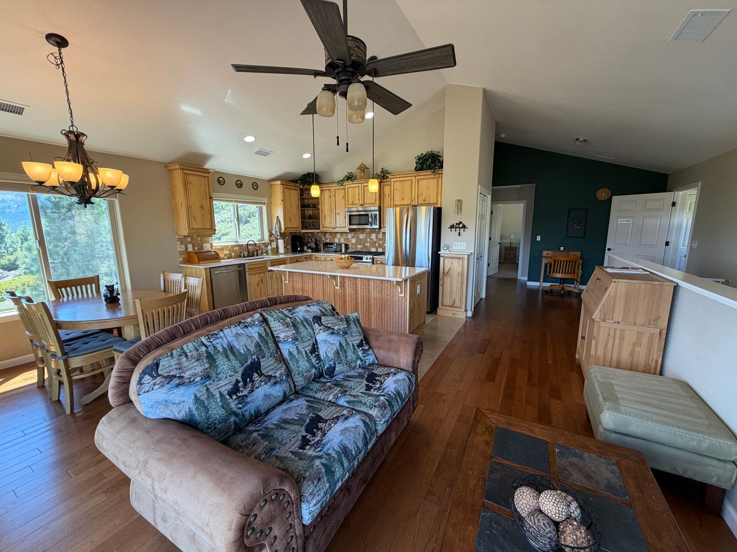 Gorgeous Views Out Of Every Window 3 Bed 2 Bath With Garage – photo 4