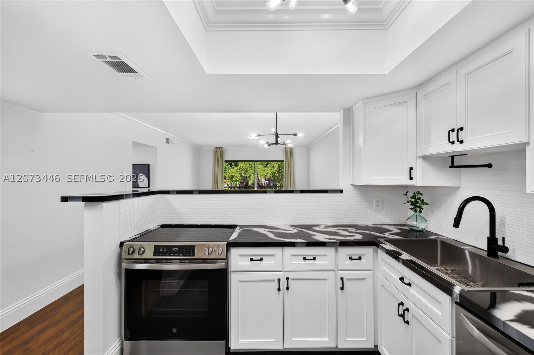 899 SE 2nd Ave – photo 3