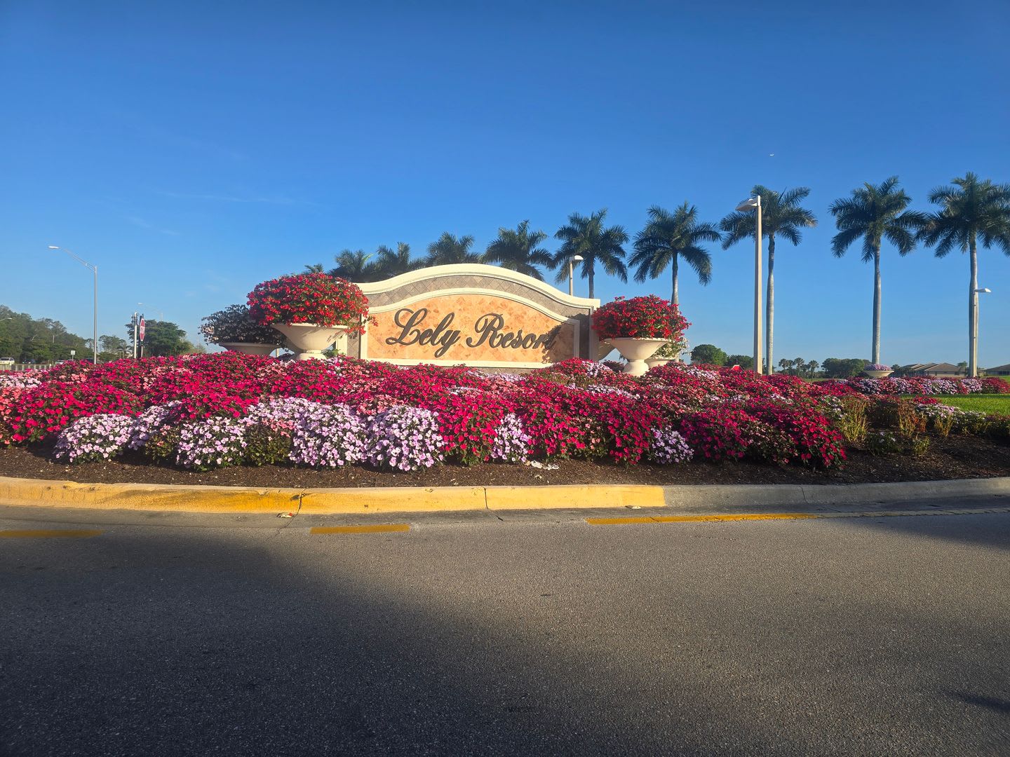 You Want A Stunning View Gated Community 2 Bedroom Plus A Den 2 Bath Large Coach Home Available Seasonal Or 6 Months 1 Day Lease Mystic Greeens At Lely Resort Naples Florida Stunning Lake And Golf Course Views – photo 3