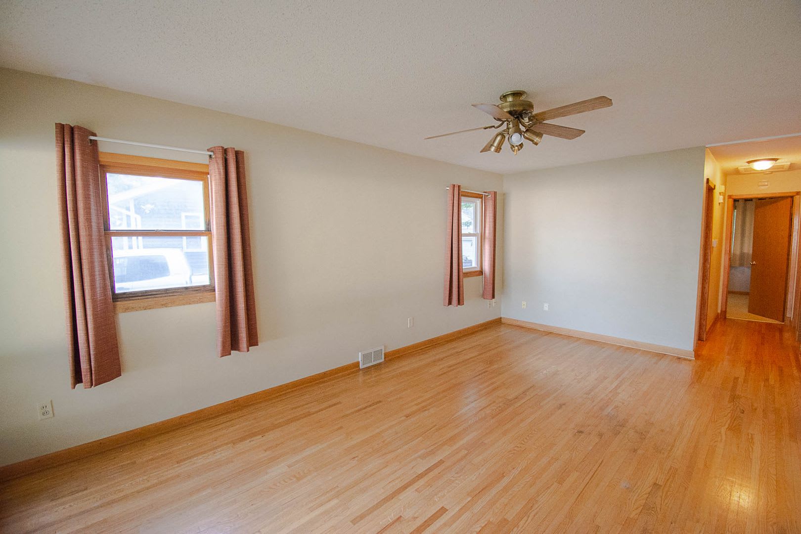 Charming Elton Hills Rambler with Finished Basement – photo 2
