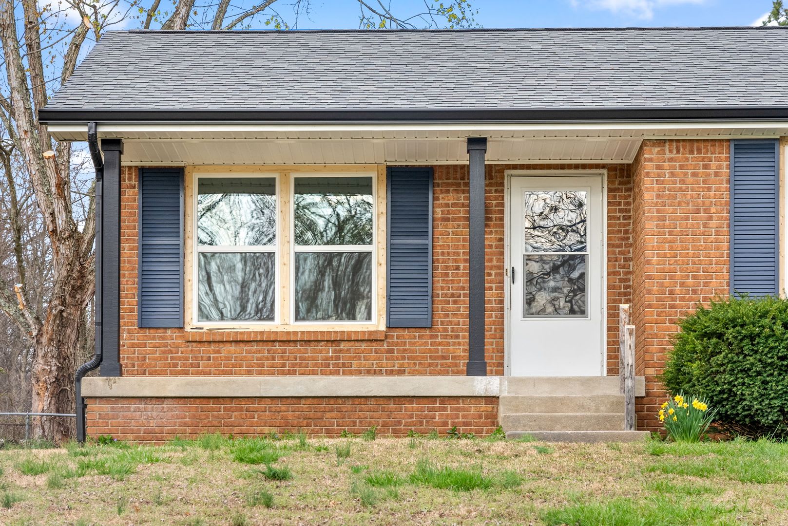 Renovated 3 Bedroom Pet Friendly Home For Rent! – photo 3