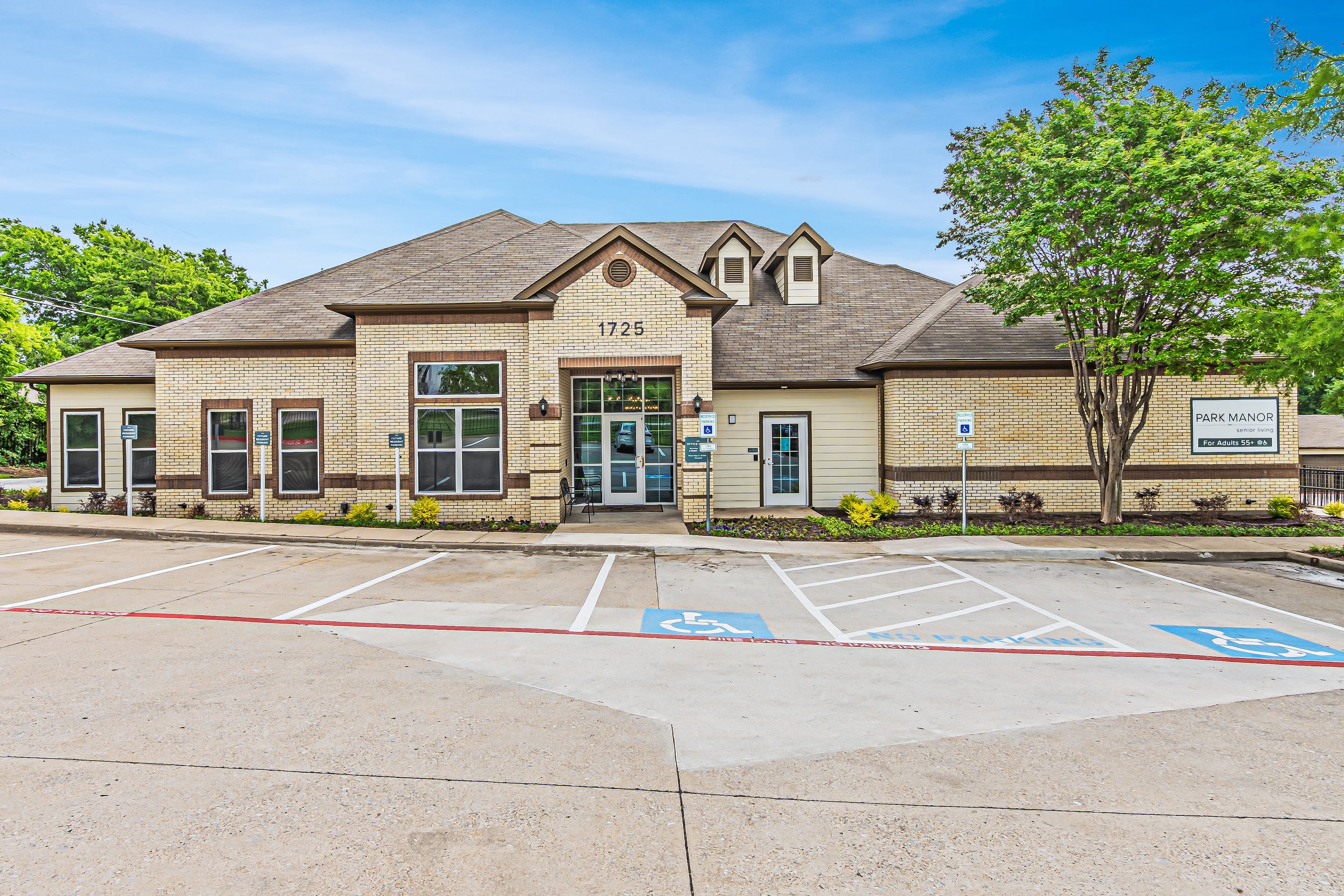 Park Manor 55+ Apartments – photo 1