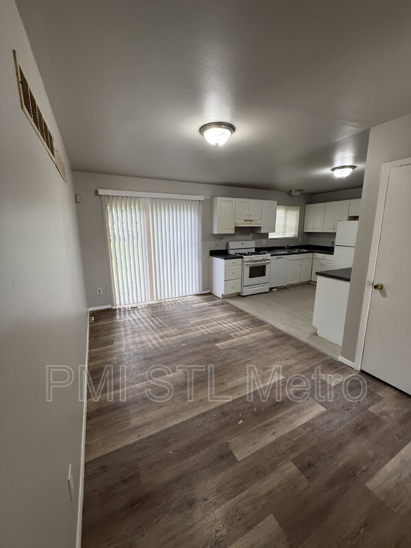 10435 Castle Drive – photo 2