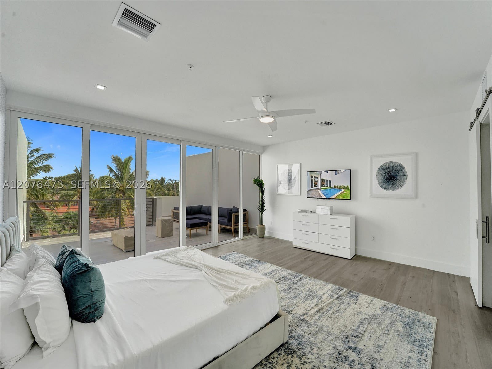 1226 NE 15th Ave – photo 3