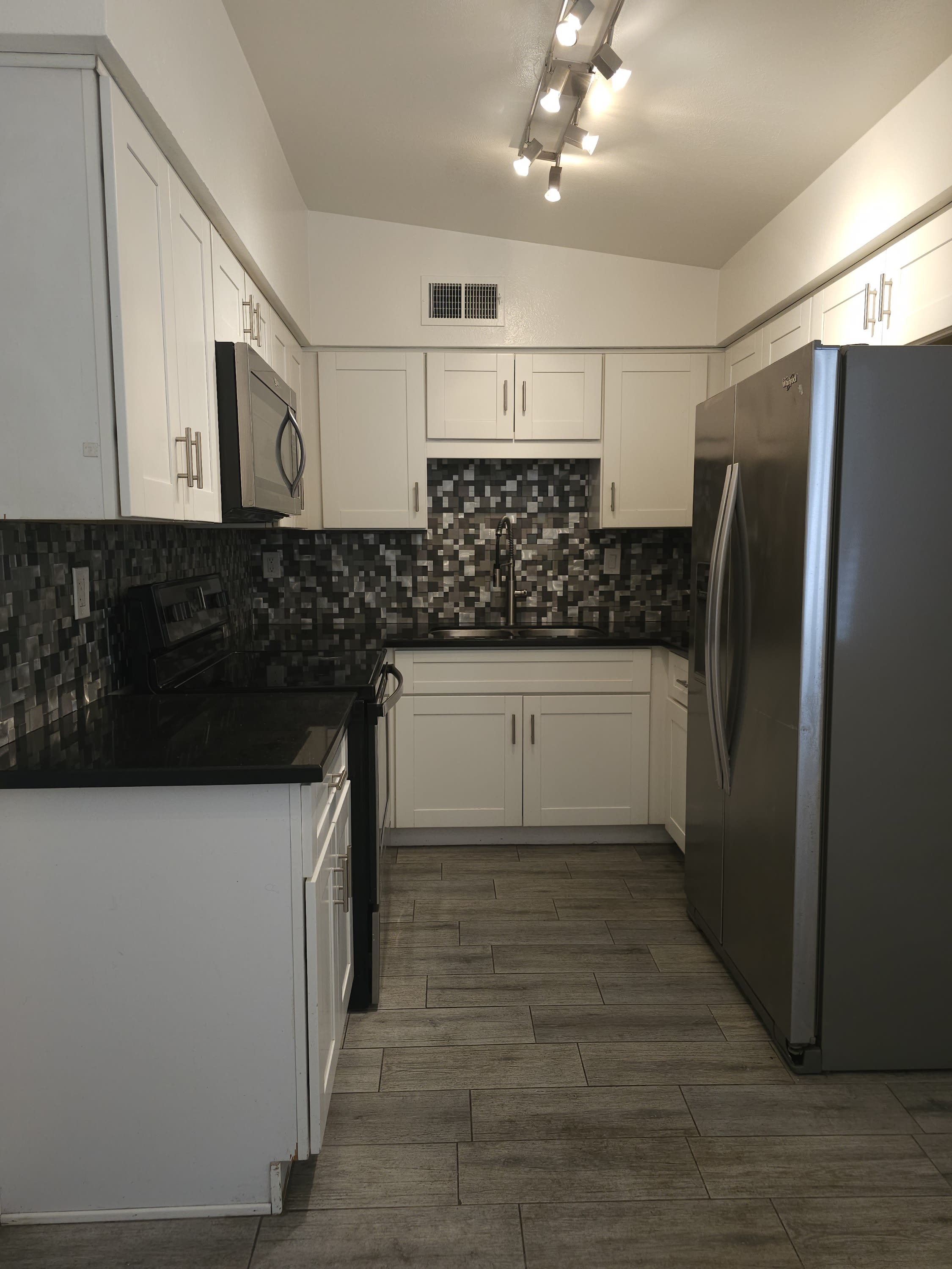 824 East Rose Lane – photo 4