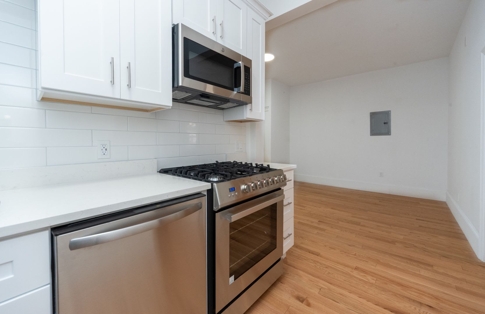 Charming 4 Bedroom- No Broker Fee – photo 1