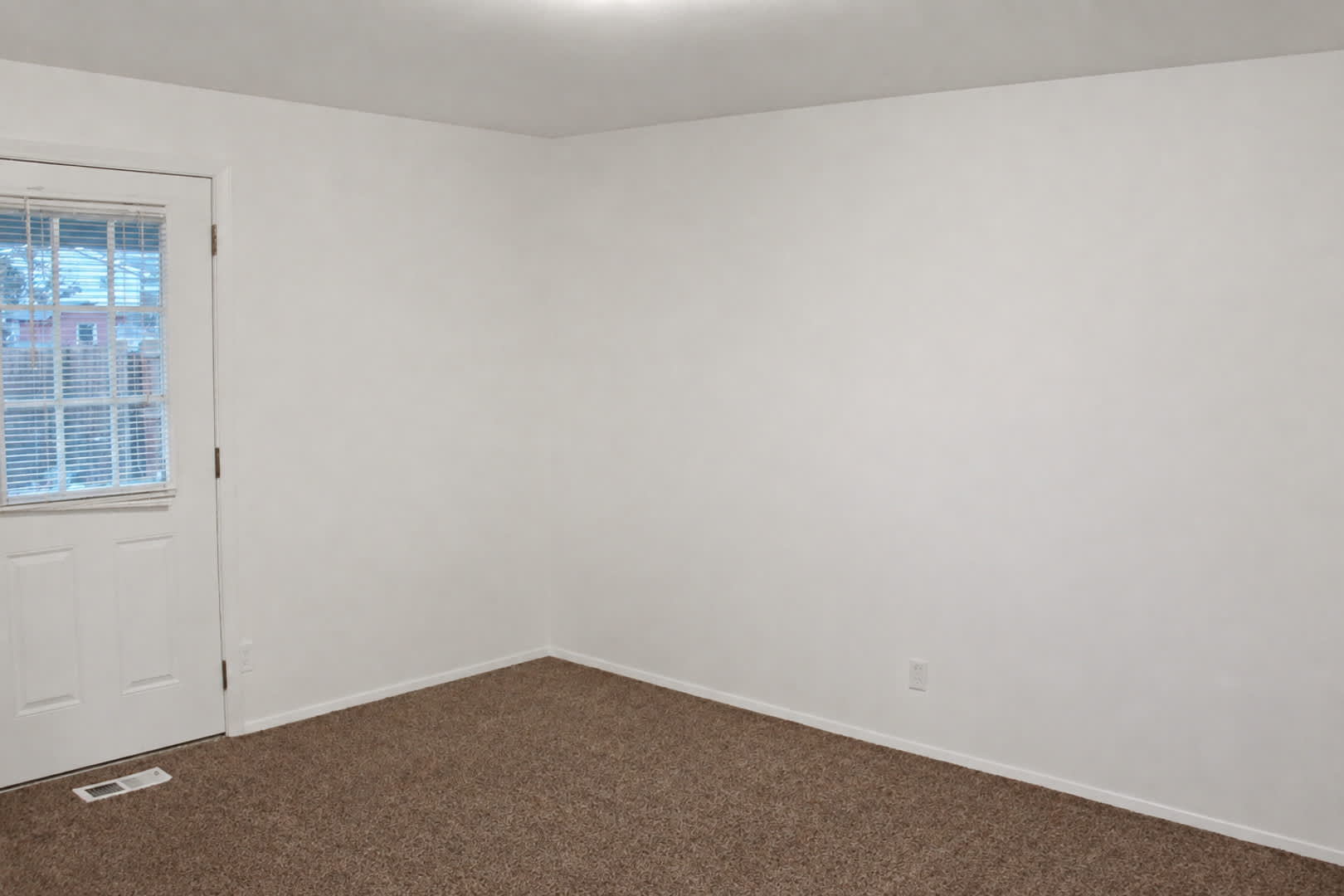 2 Bed Duplex With Fenced Yard Covered Patio Water Included – photo 4