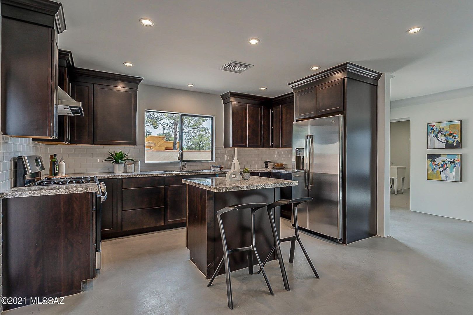 Fully Renovated 3BD/2BA with Designer Finishes – photo 2