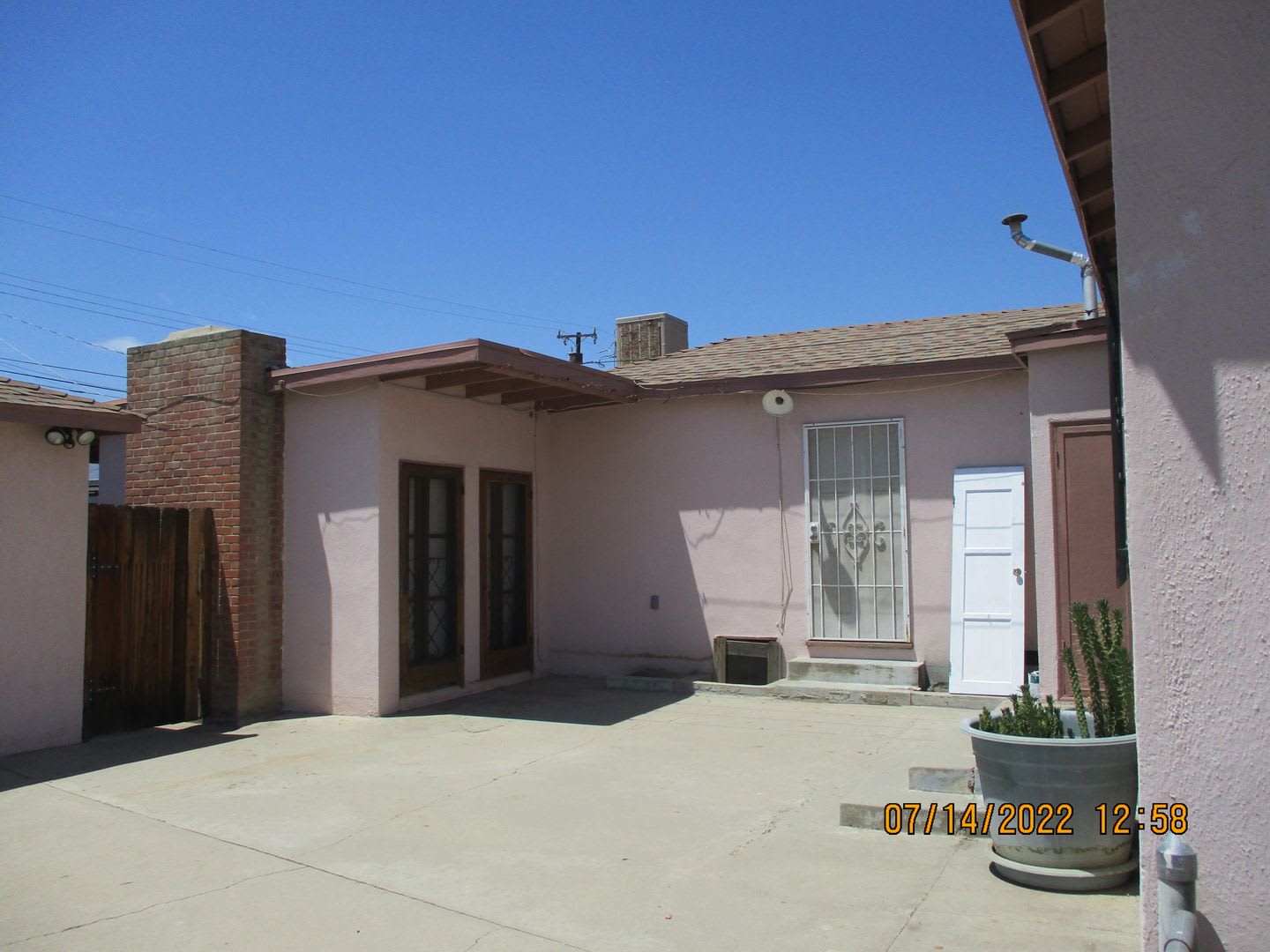 1 Bedroom, 1 Bathroom Back Unit – photo 4