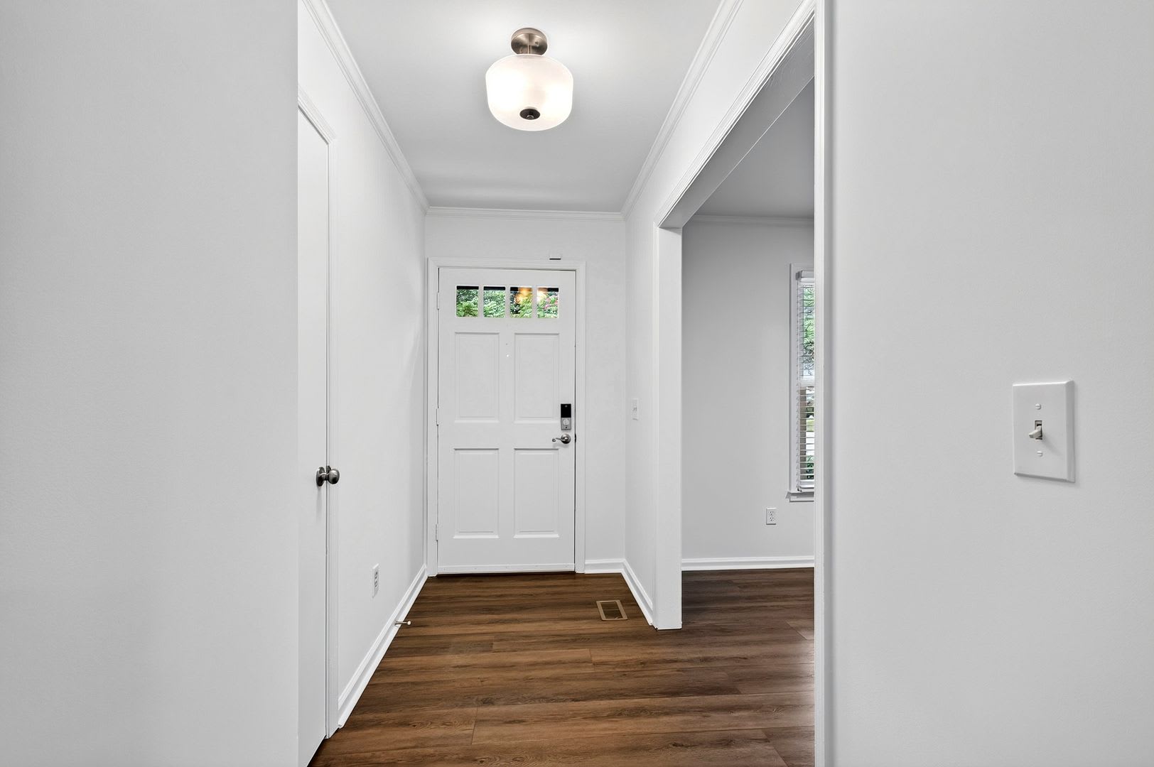 Thoughtfully Updated 3BR Ranch on Quiet Cul-de-Sac Near North Hills! ** Application PENDING ** – photo 3