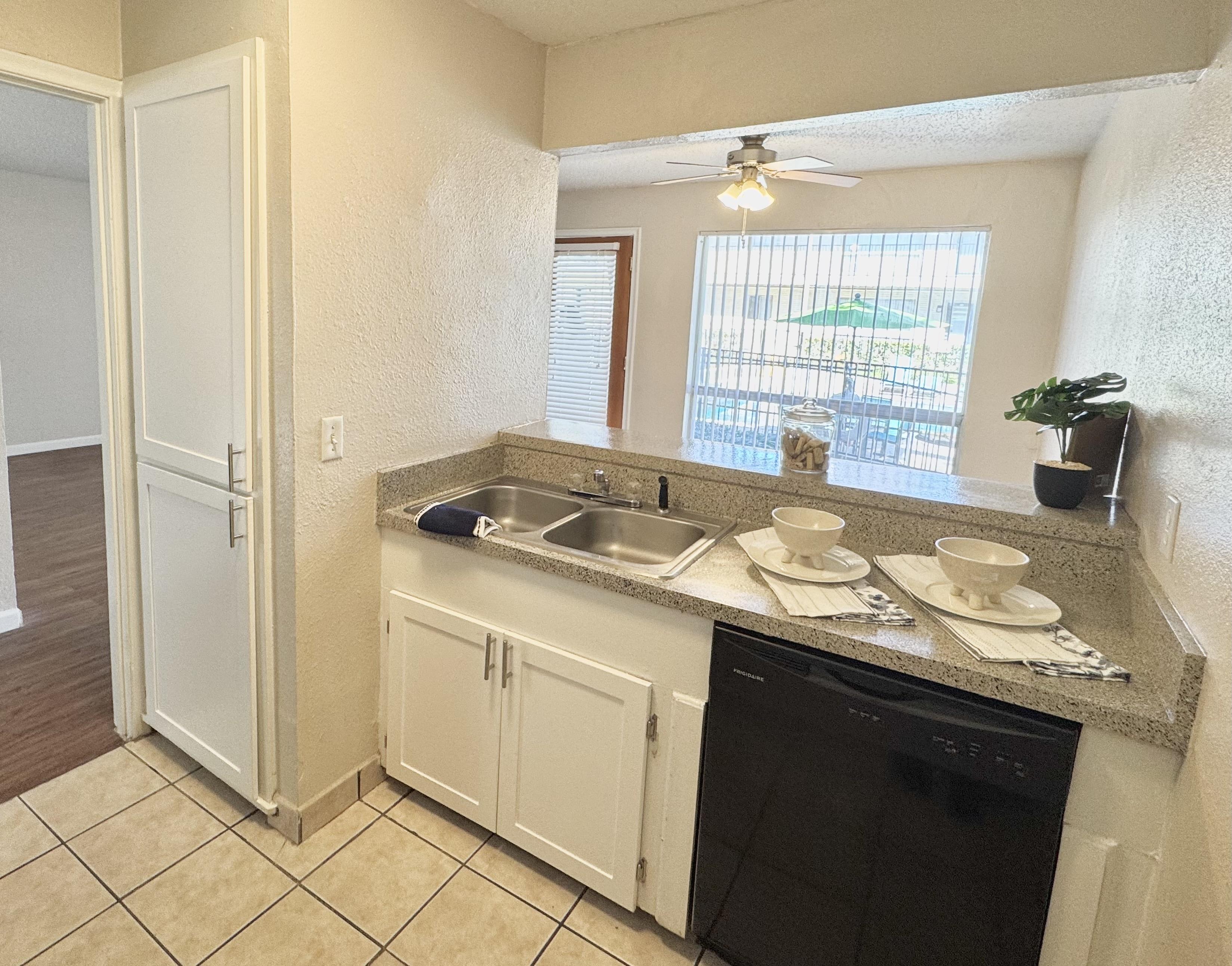 Fairfax Apartments – photo 4