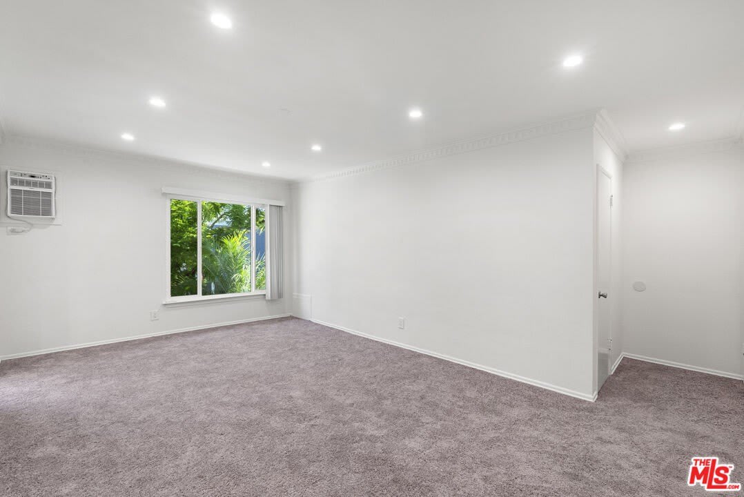 1227 N Harper Ave – photo 2