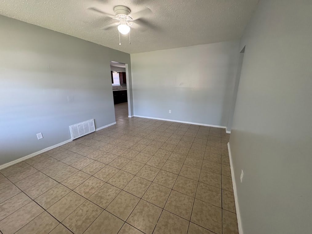 3345 NE 11th St – photo 3