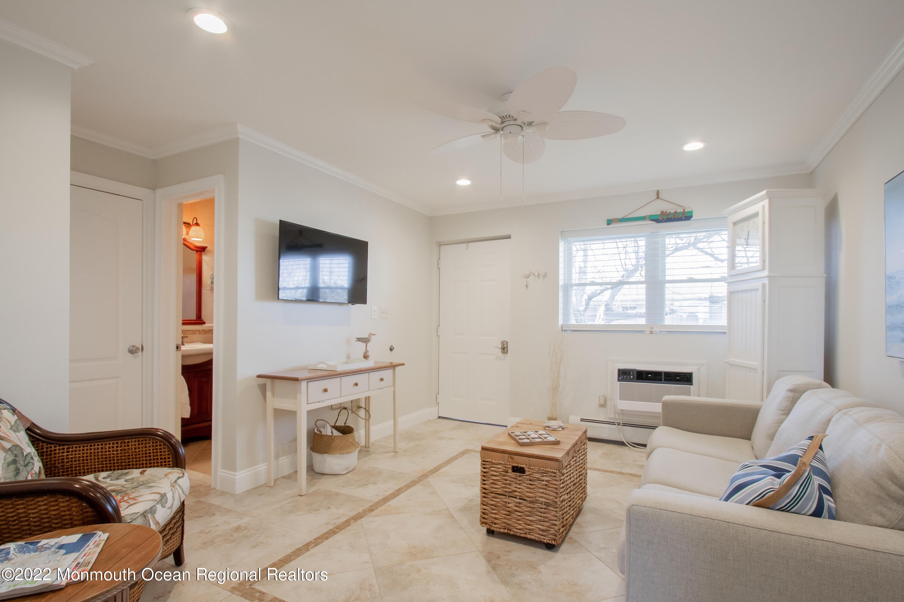 455 Ocean Boulevard – photo 5