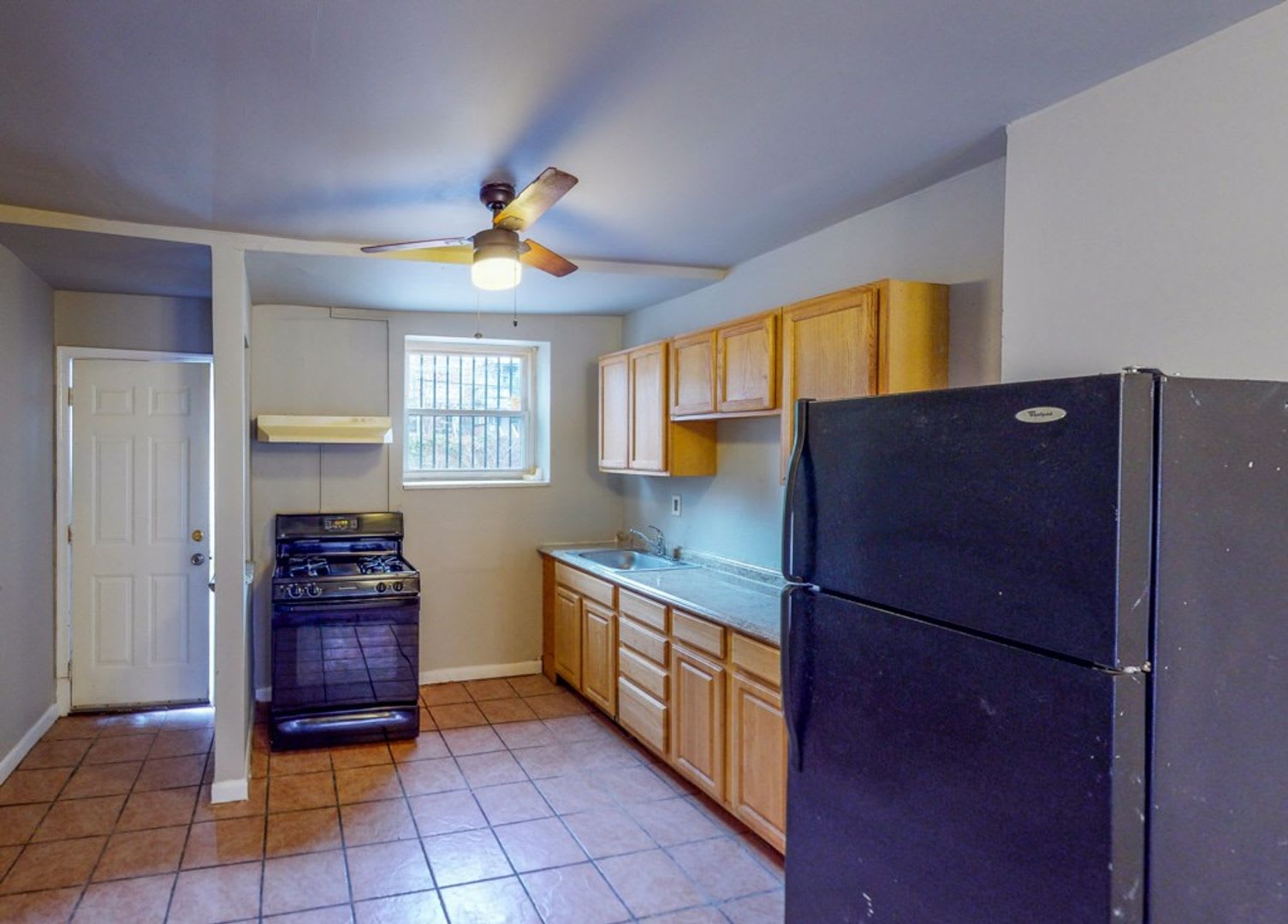 2425 Druid Hill Ave- 2 Bedroom Townhouse – photo 3