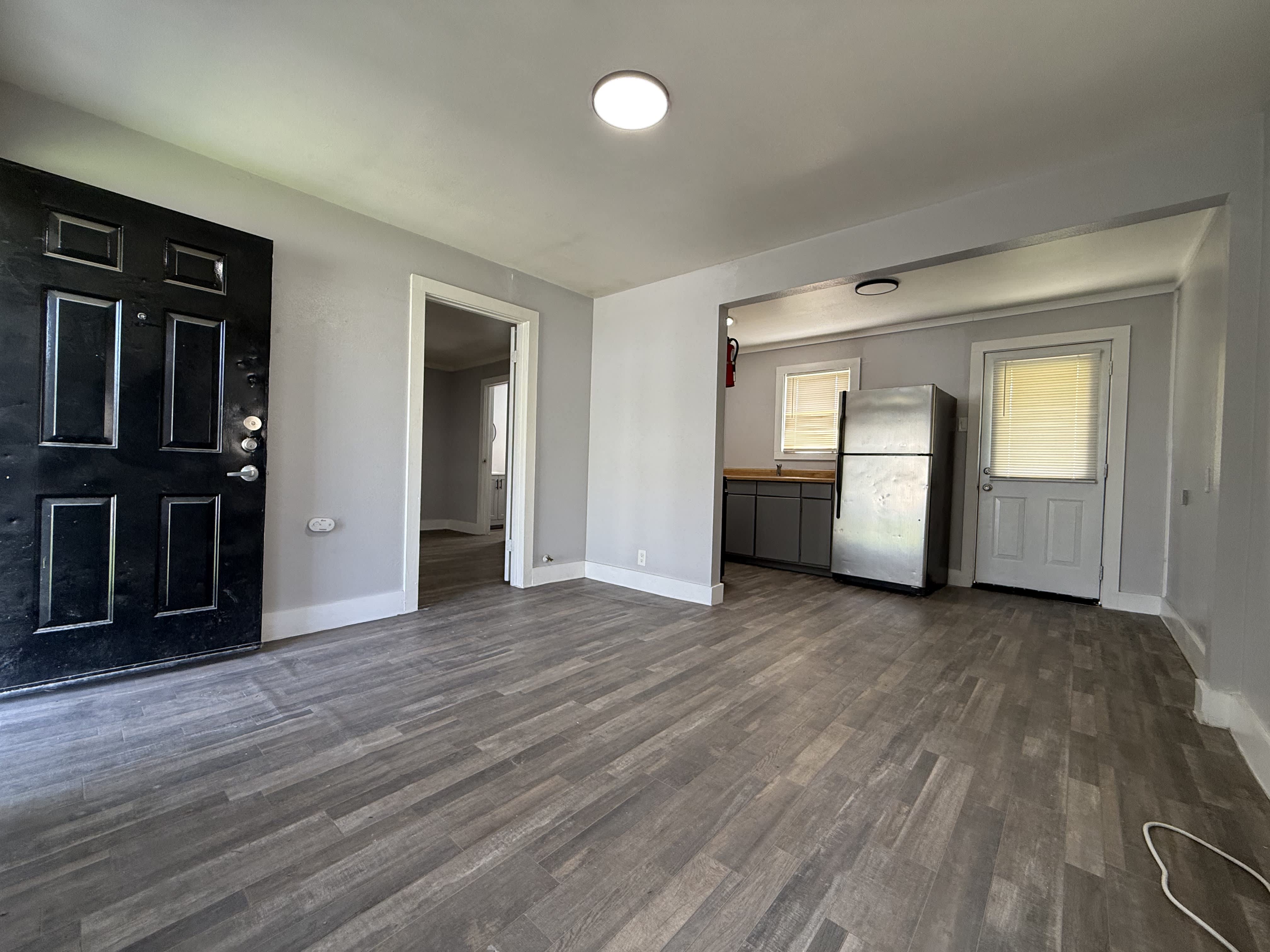 652 Riverside Dr – photo 3