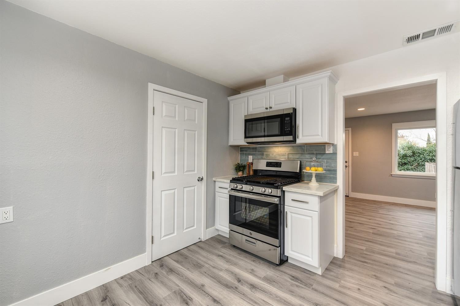 3652 Mcclellan Dr – photo 2