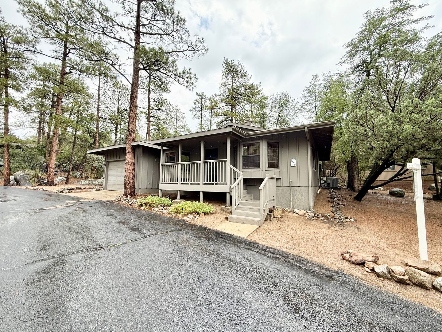Charming 2 bedroom cottage close to downtown Prescott! – photo 2