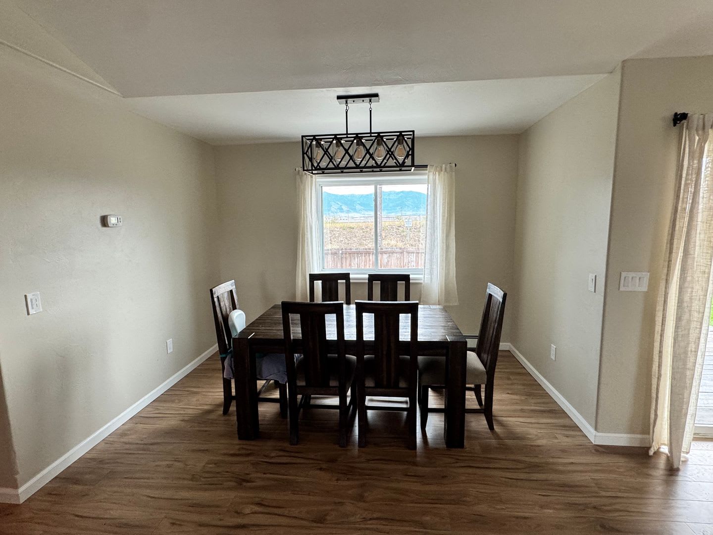 Spacious 4 Bed Home with Finished Basement, Solar, Sauna, Pool Table & Fenced Yard – photo 5
