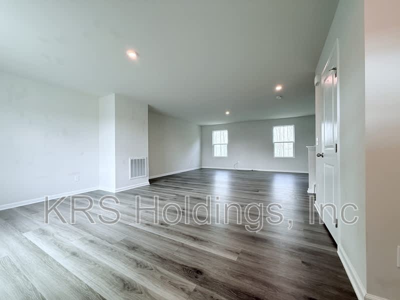 379 Hunting Wood Dr – photo 3