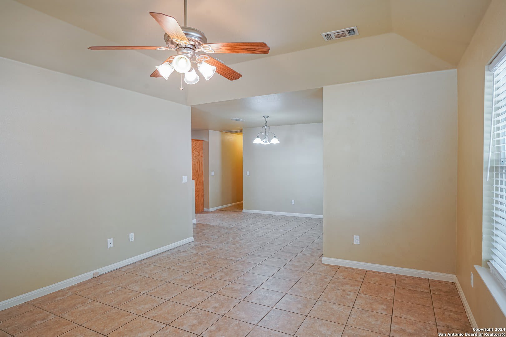 1043 Misty Acres Dr – photo 4
