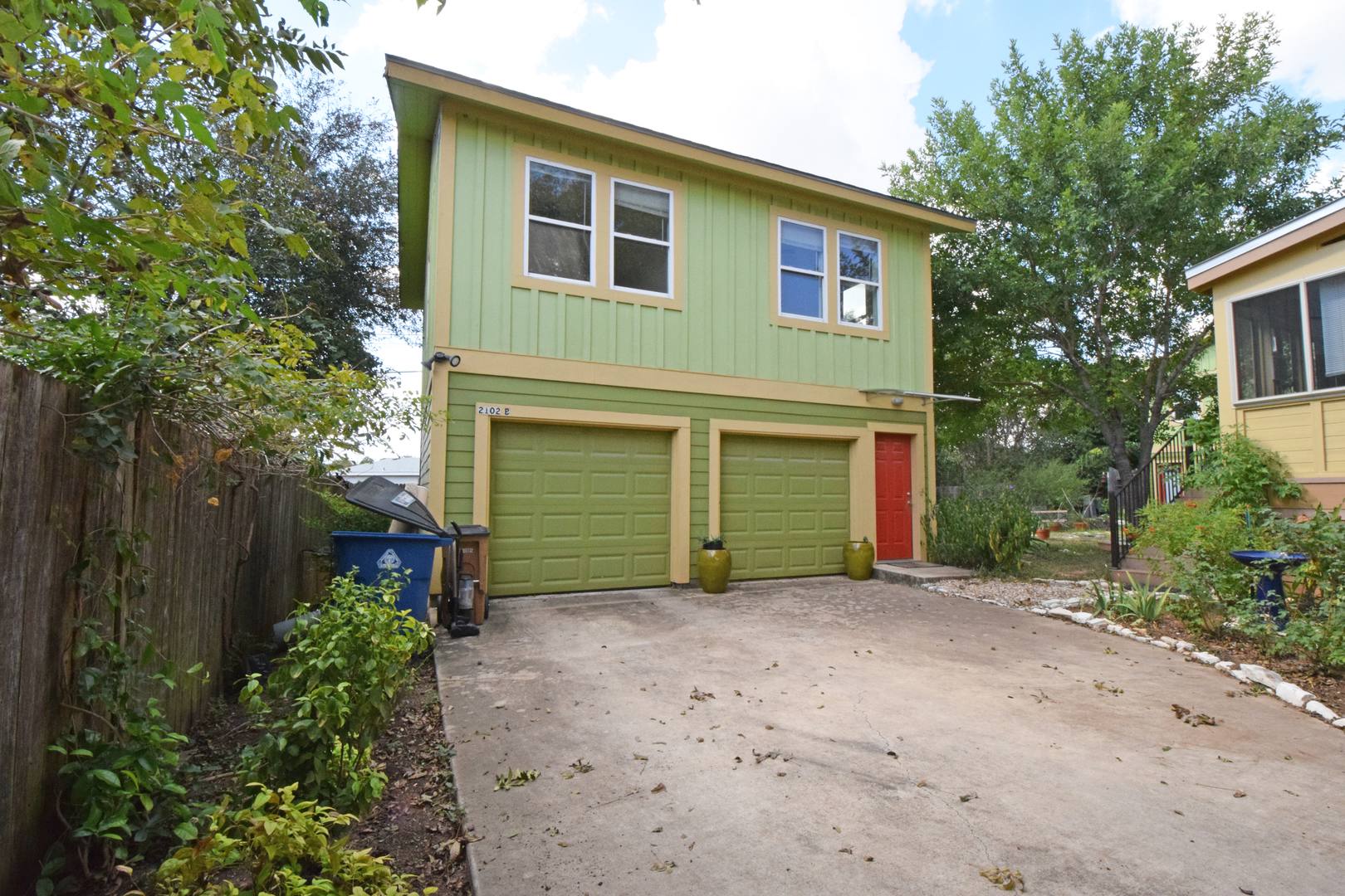 Mueller Garage Apt 1600 – photo 1