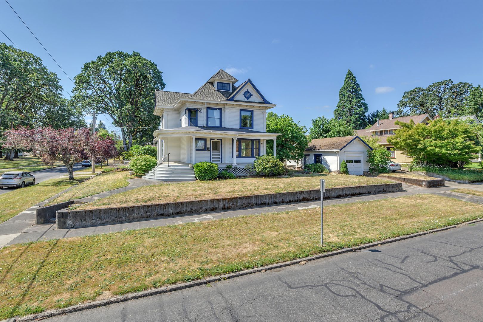 Historic Elegance Meets Modern Comfort Beautifully Restored 1904 Victorian In The Heart Of Forest Grove – photo 1