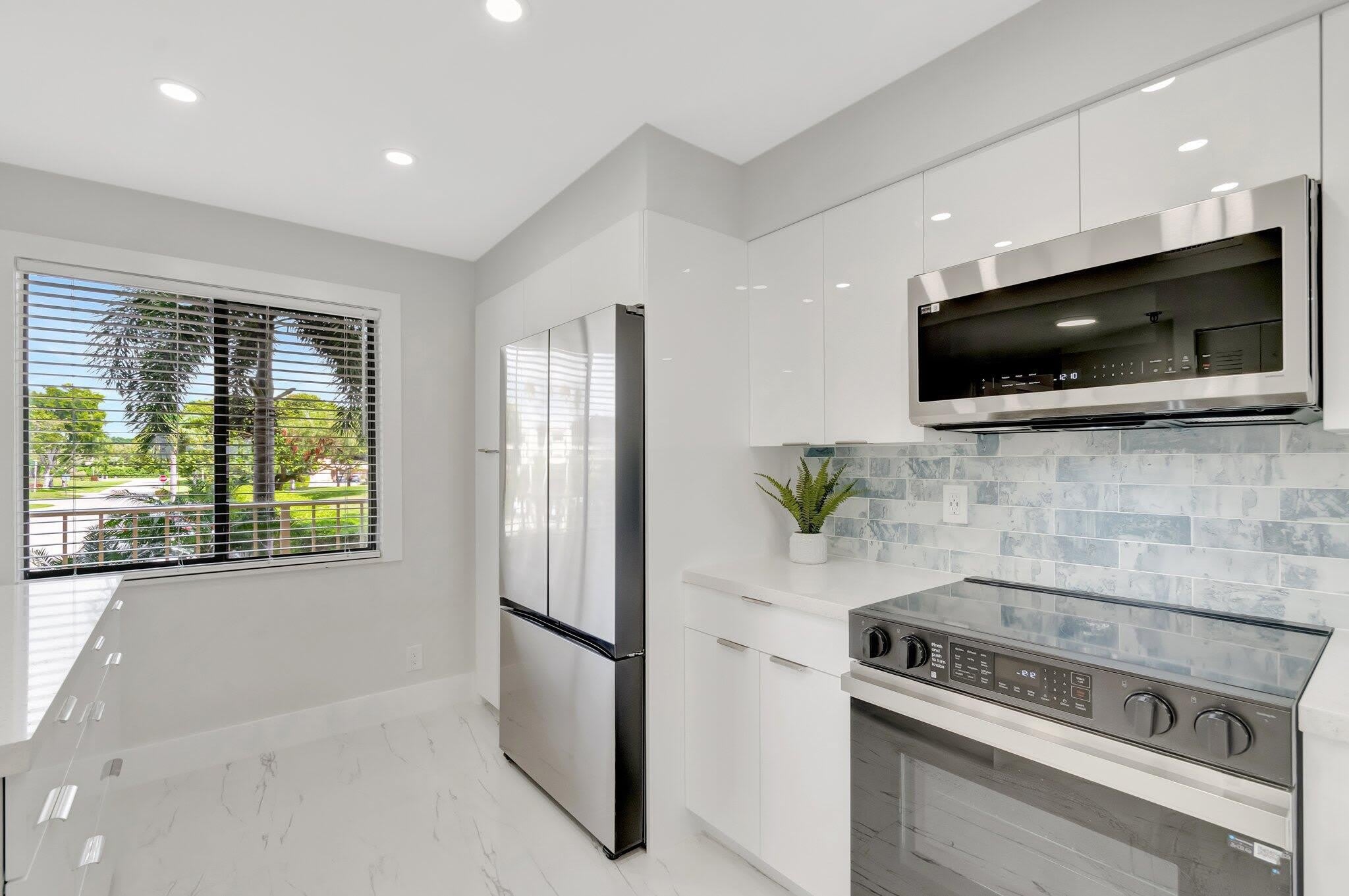 7240 Huntington Lane – photo 3