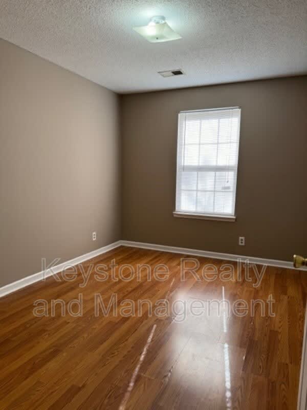1127 Keith Avenue – photo 4