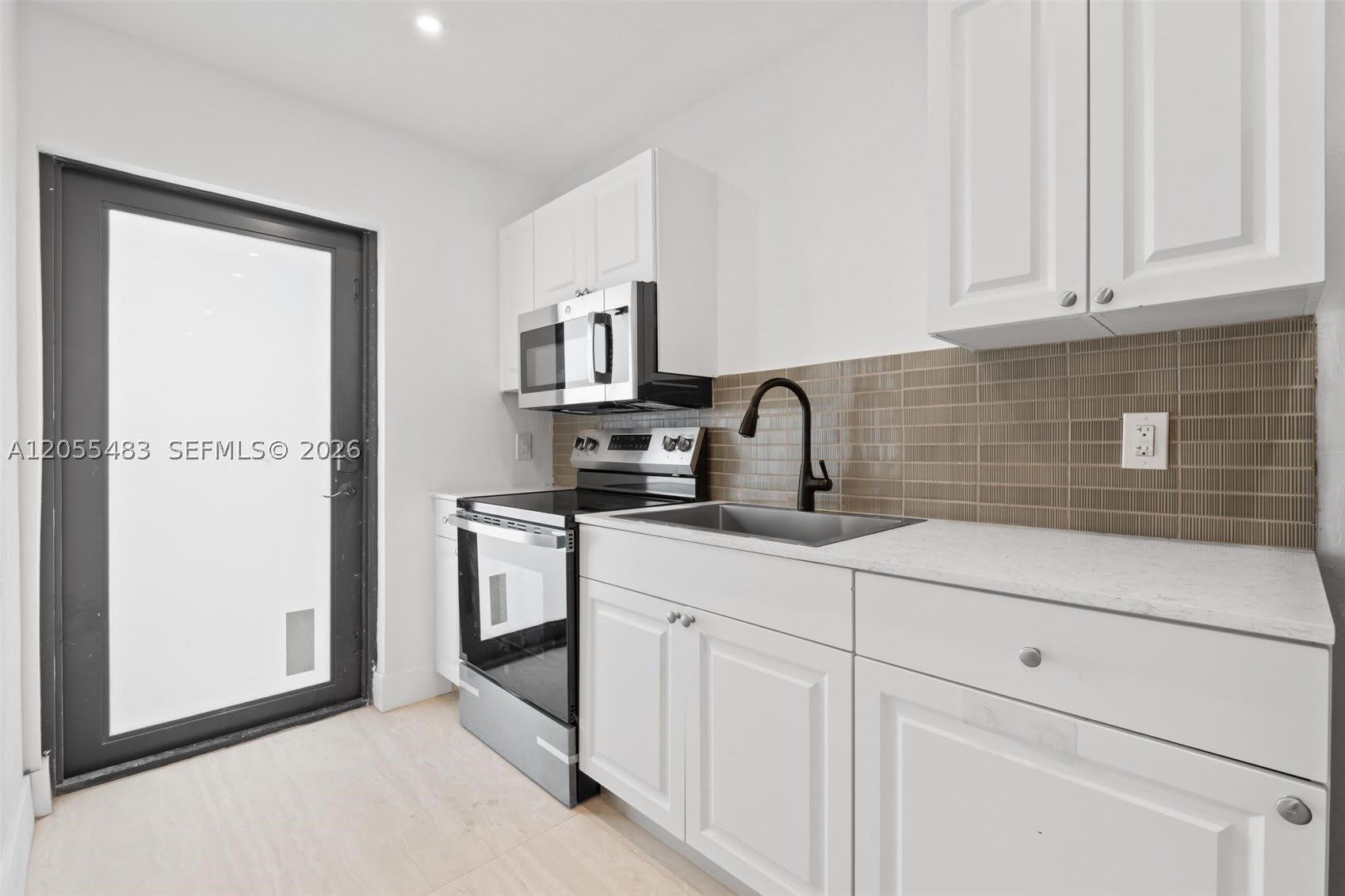 2440 Sw 3Rd St – photo 2