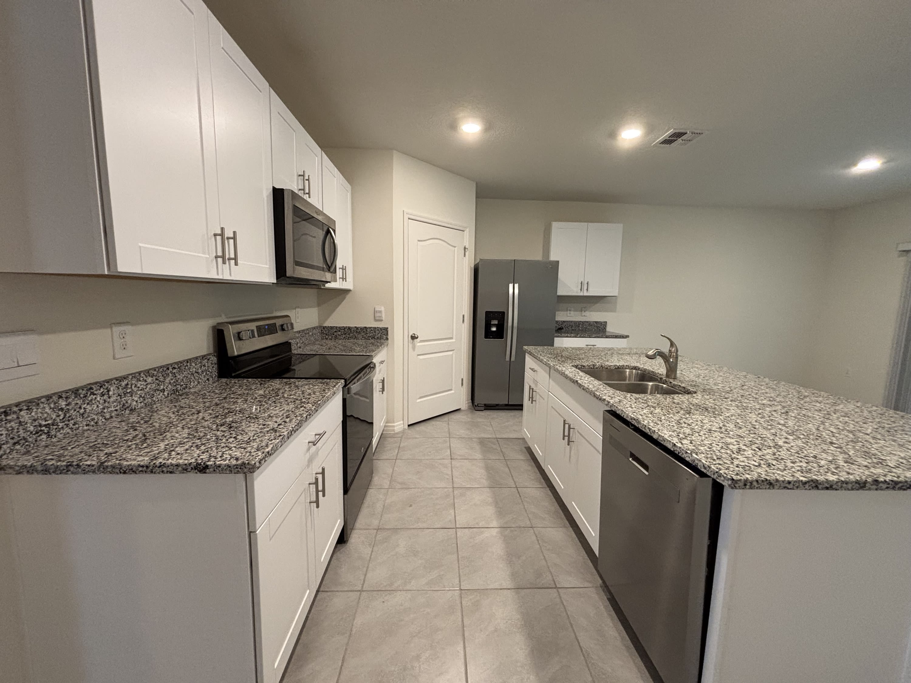 526 Anne St – photo 2