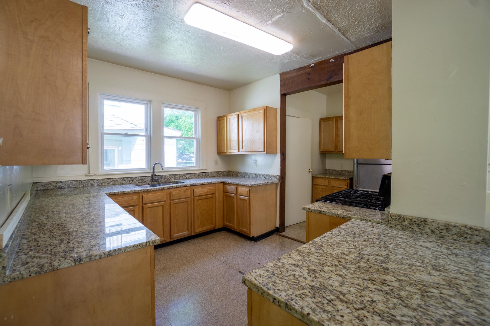 965 Lancaster Ave – photo 2