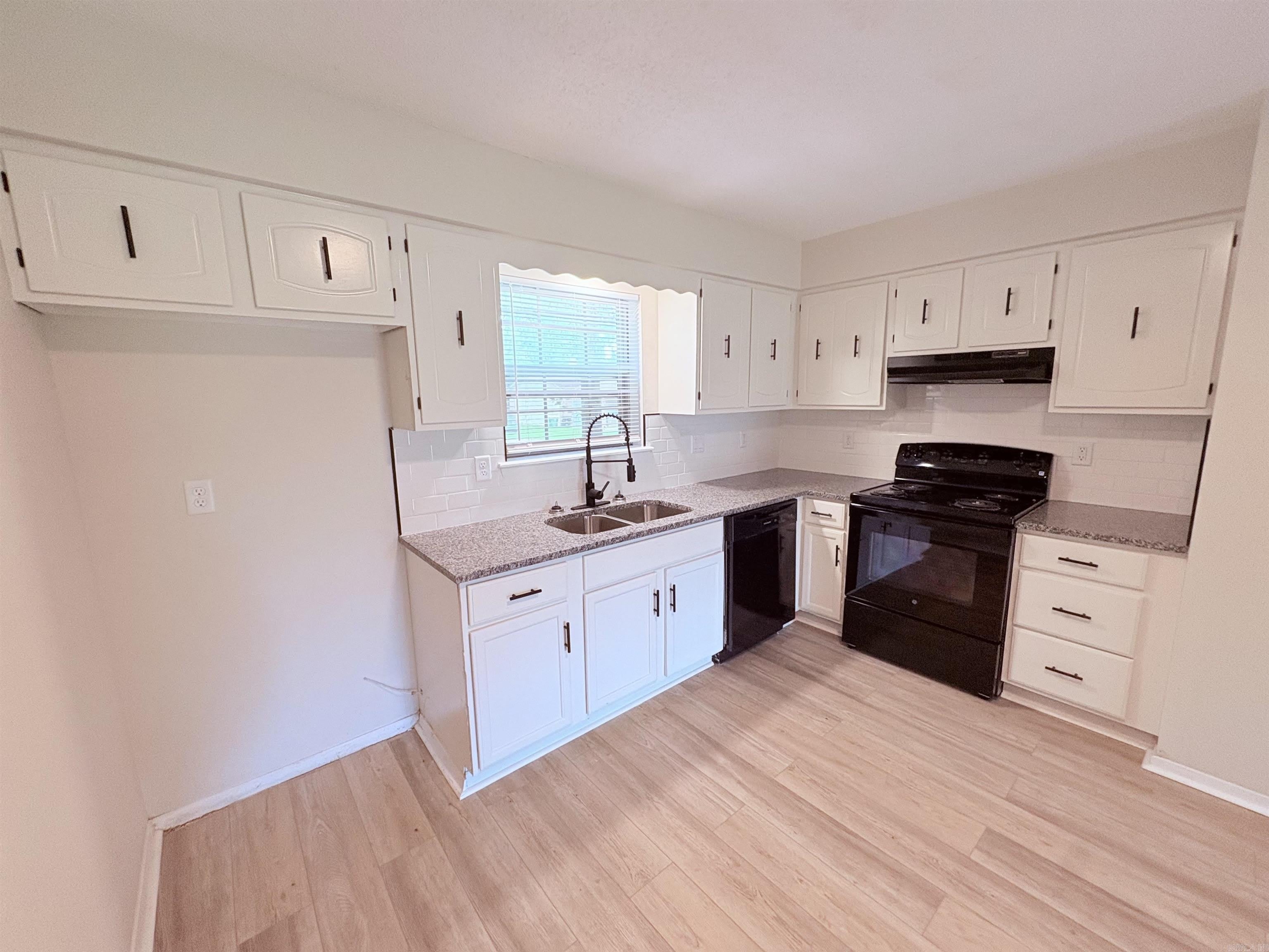 220 Randall Drive – photo 4