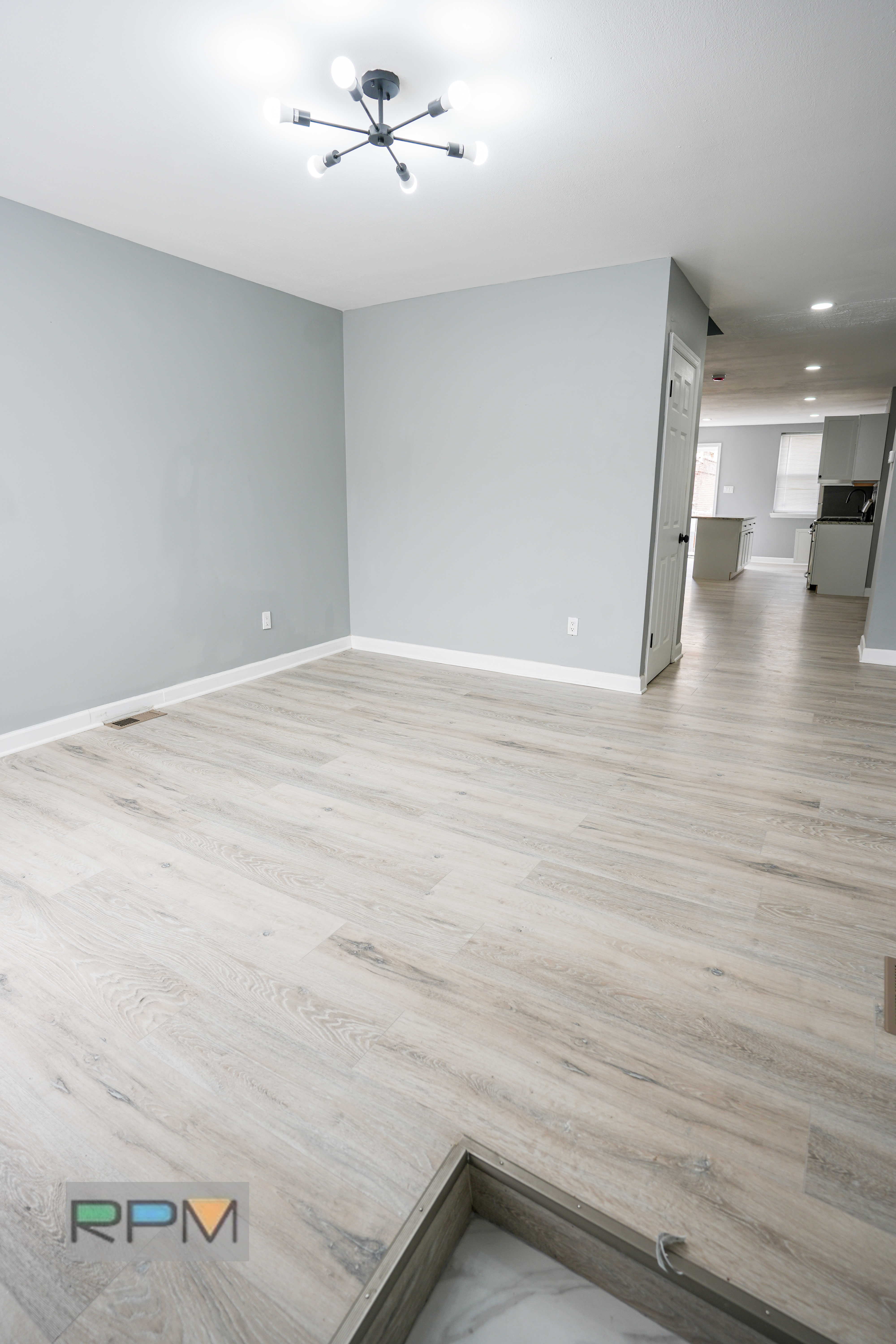2436 Lauretta Ave – photo 2