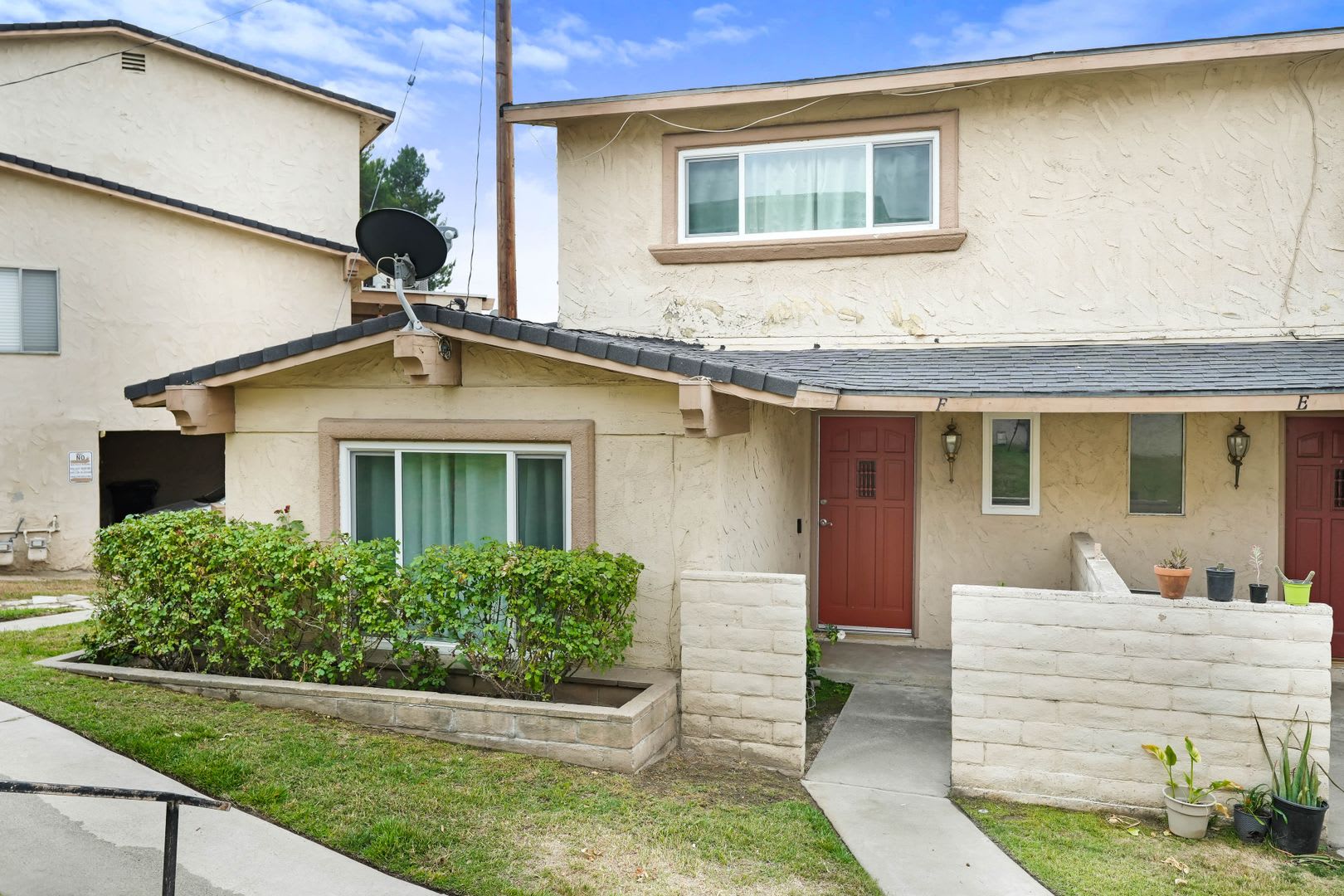 Available Now Turn Key And Move In Ready 2 Bedroom 1 5 Bath Two Story Corner Lot Townhouse – photo 1