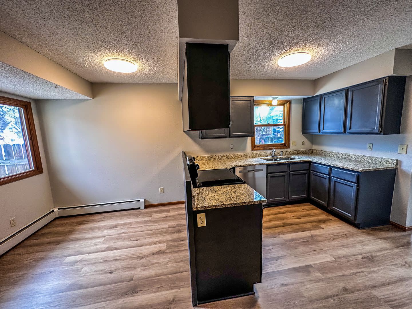 Large Updated 3-Bed 2-Bath Townhome w/ Garage, Available for an Immediate Move In. – photo 4