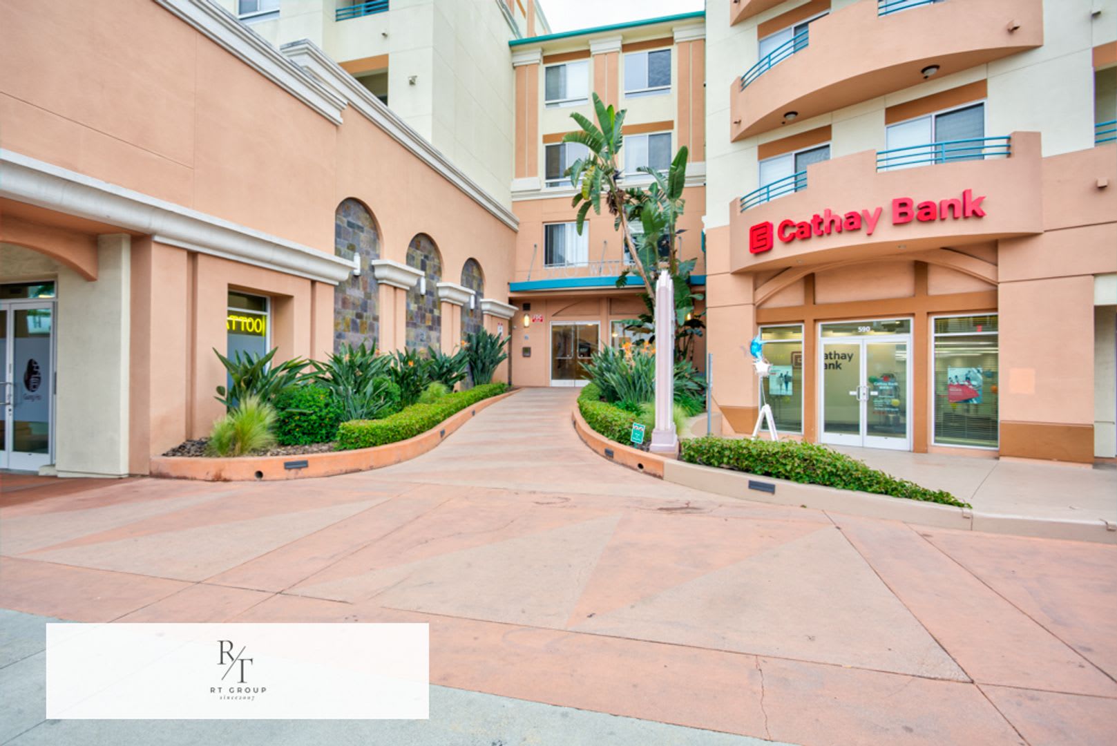 Luxurious Modern Condo in Alhambra – photo 2