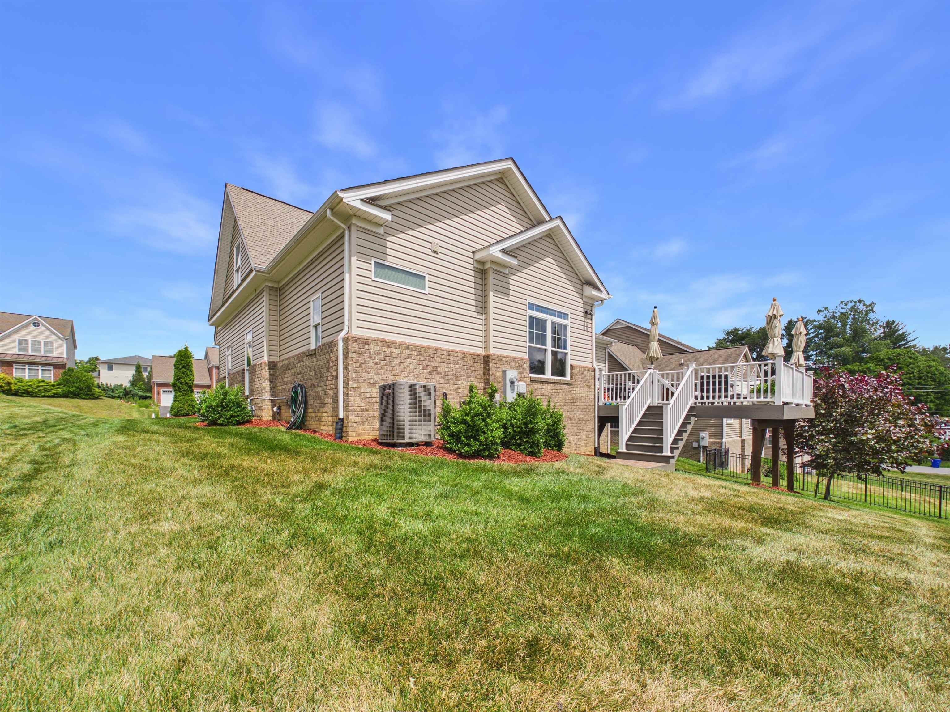912 Kentwood Drive – photo 4