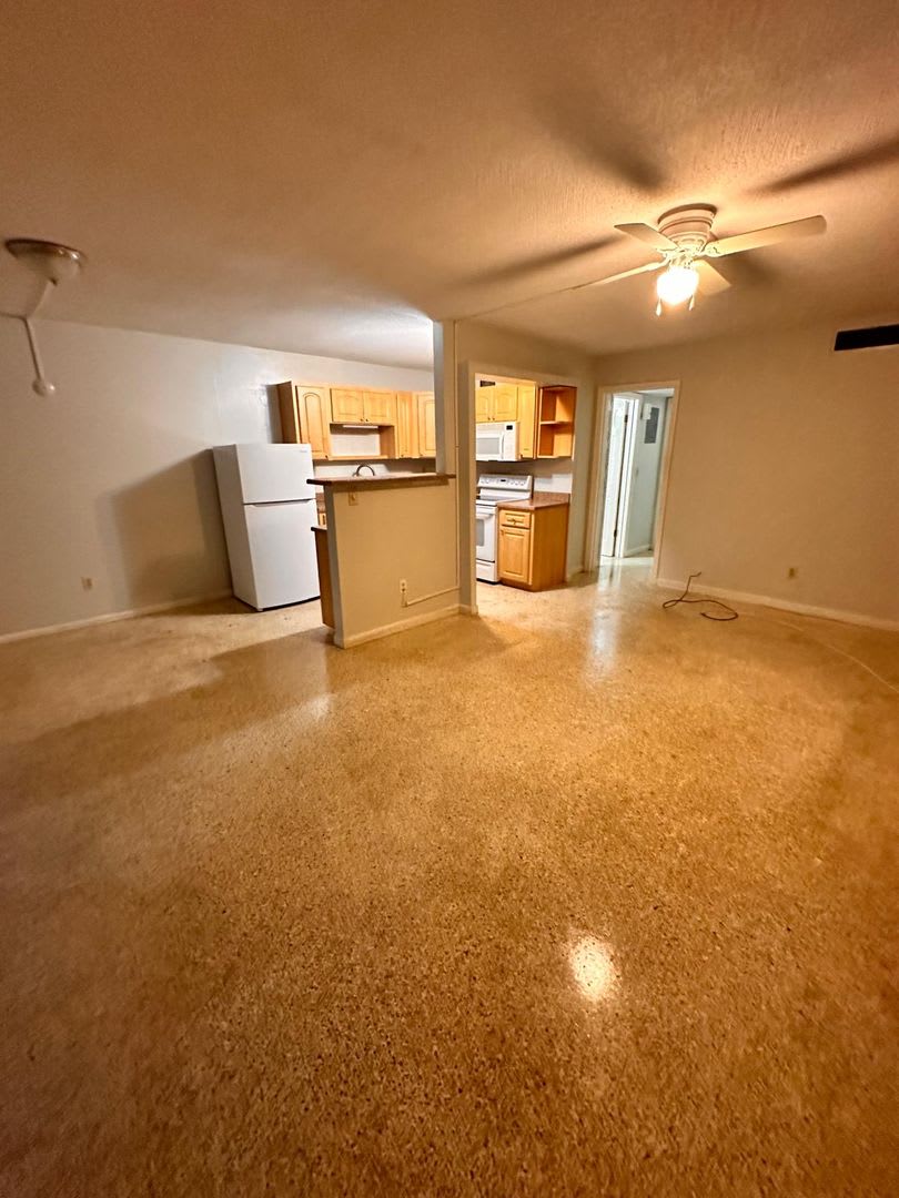 305 E. Dakin Ave – photo 3
