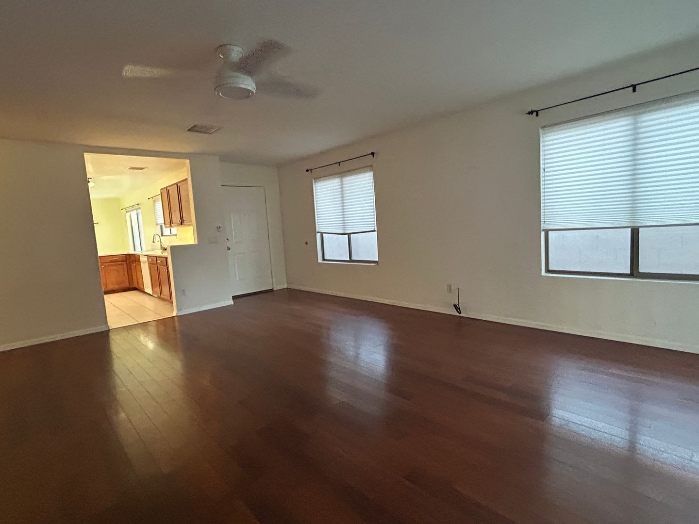 3 Bedroom 2 Bath On The Greenbelt – photo 4